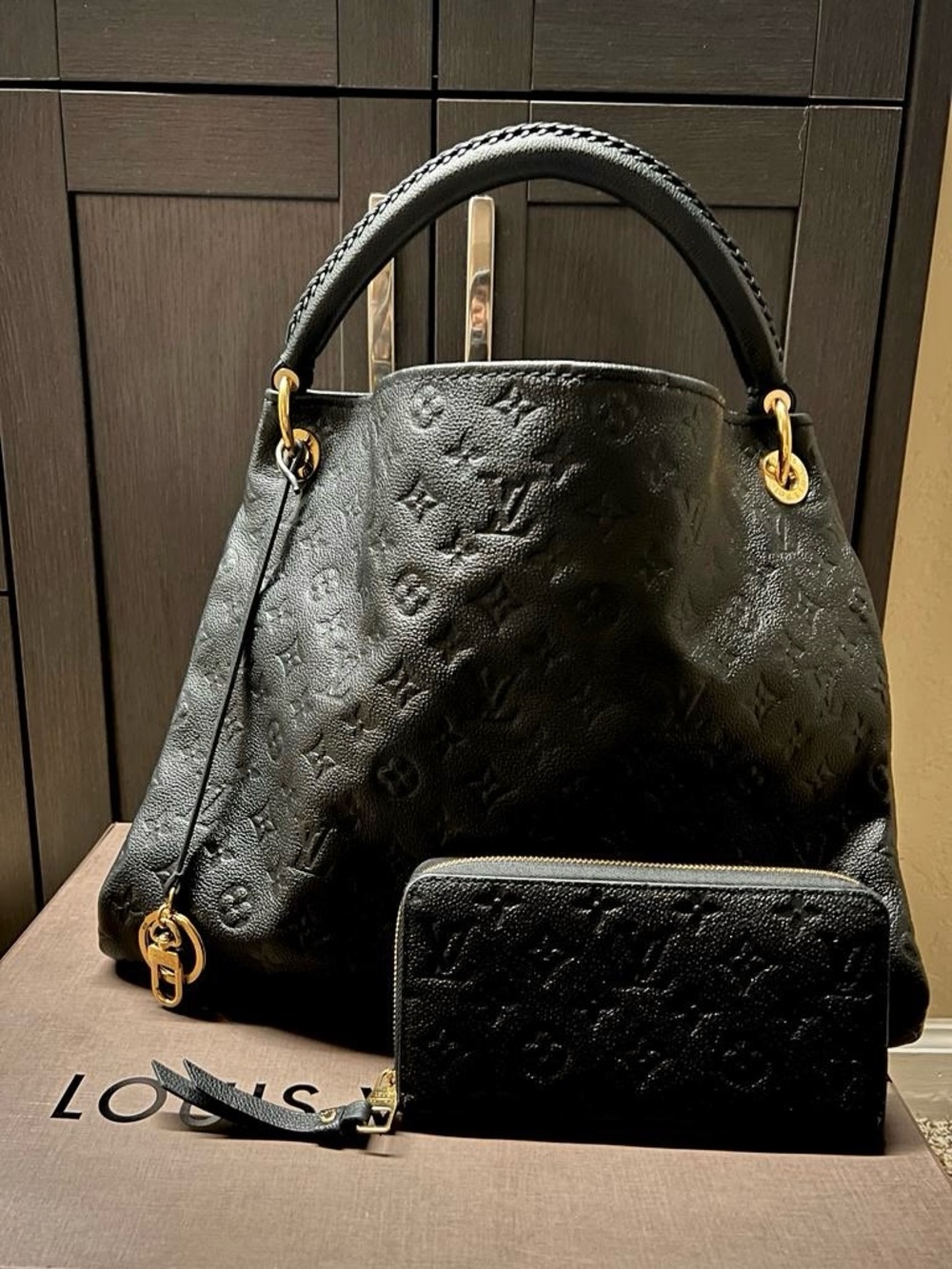 Louis Vuitton Artsy MM Hobo Bag AUTHENTIC